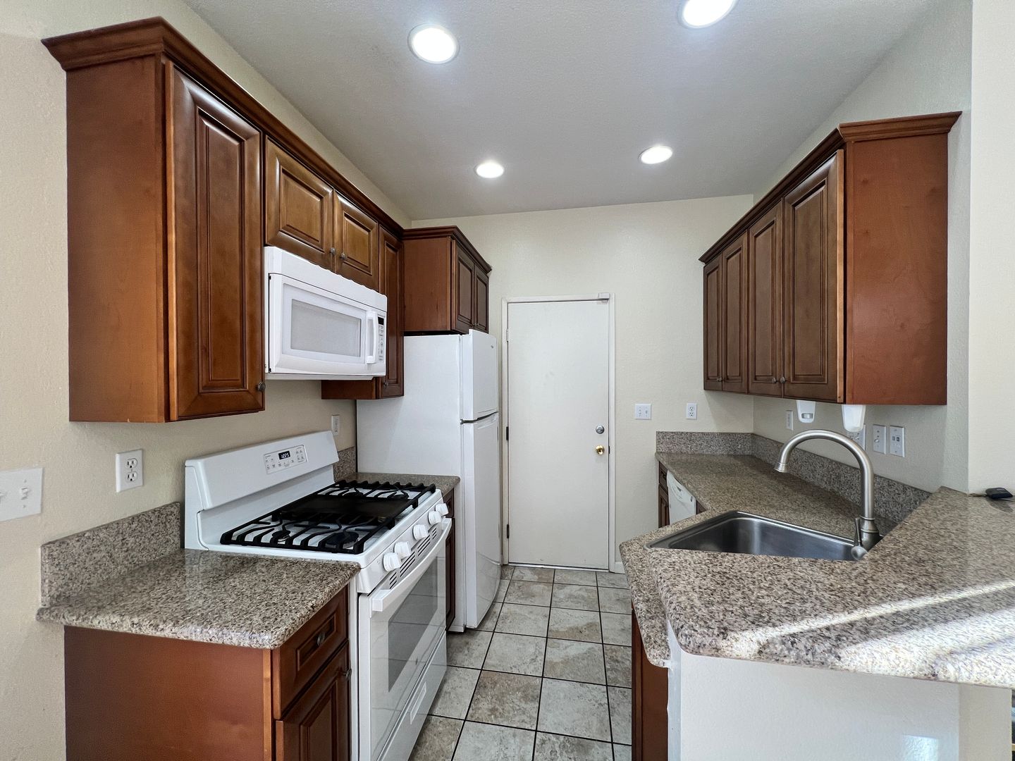 11033 Caminito Arcada - San Diego - California - 2 bed, 2.5 bath rental property