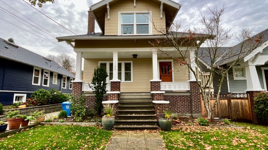 1106 N 49th St Upper Unit - Seattle - Washington - 2 bed, 1 bath rental property