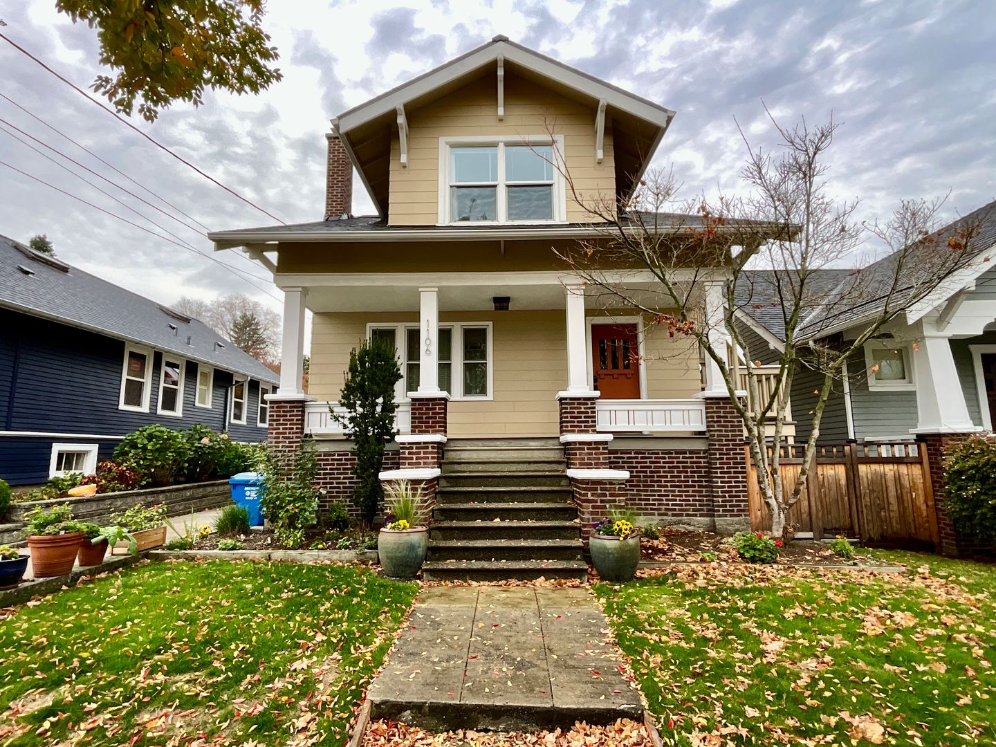 1106 N 49th St Upper Unit - Seattle - Washington - 2 bed, 1 bath rental property