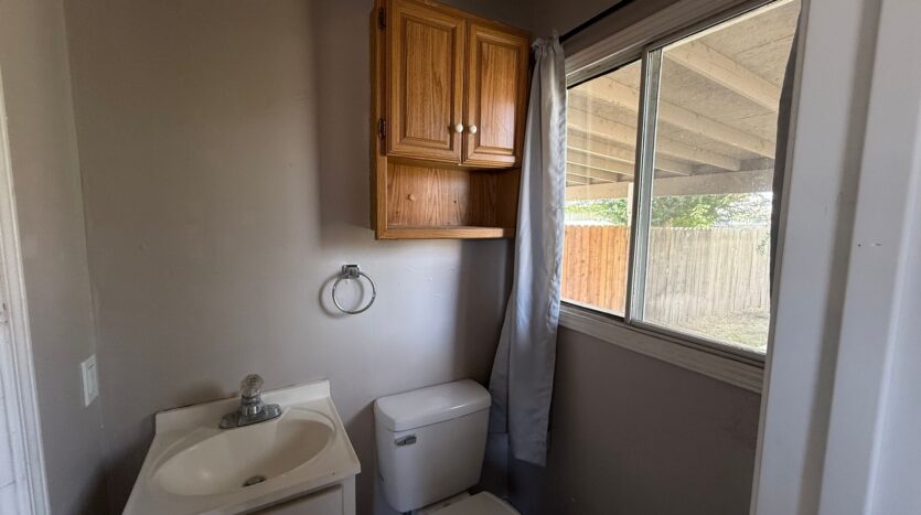 1219 N. Stevenson St 1219 - Visalia - California - 1 bed, 1 bath rental property