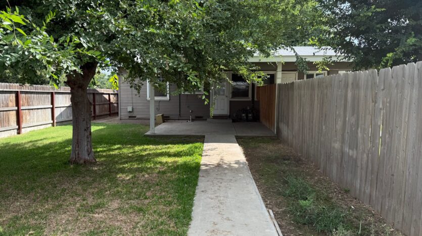 1219 N. Stevenson St 1219 - Visalia - California - 1 bed, 1 bath rental property