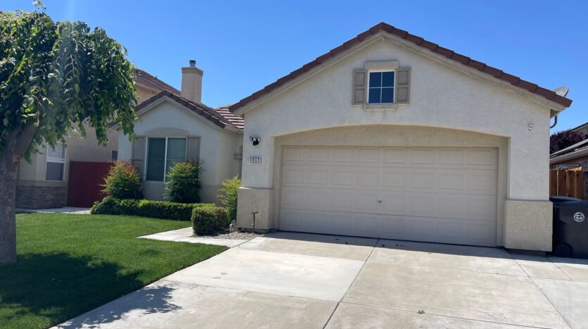 1517 Swallow Tail Ln - Manteca - California - 4 bed, 2 bath rental property