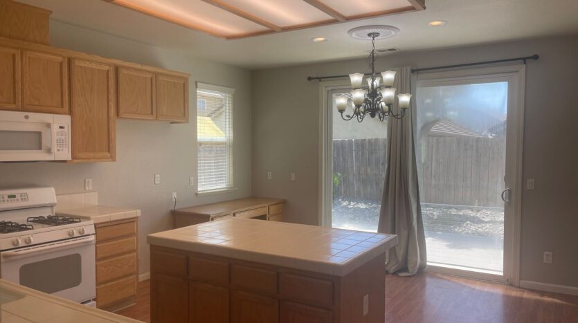 1517 Swallow Tail Ln - Manteca - California - 4 bed, 2 bath rental property