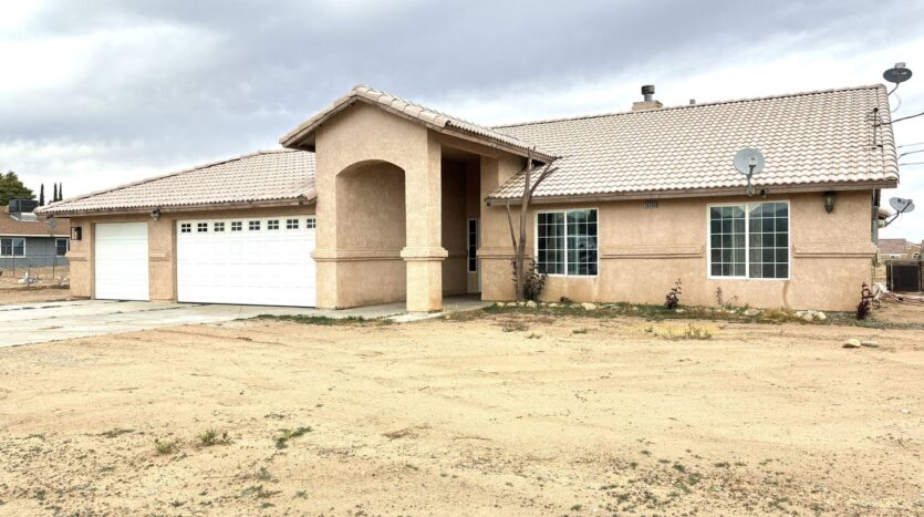 16280 Sultana St - Hesperia - California - 4 bed, 2 bath rental property