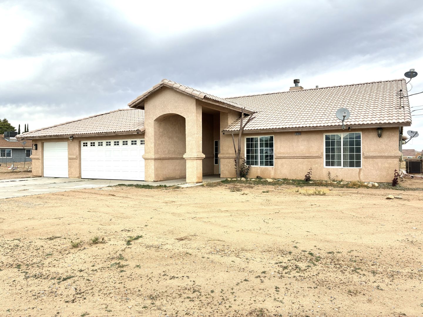 16280 Sultana St - Hesperia - California - 4 bed, 2 bath rental property