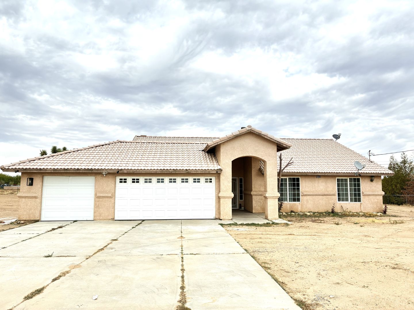 16280 Sultana St - Hesperia - California - 4 bed, 2 bath rental property