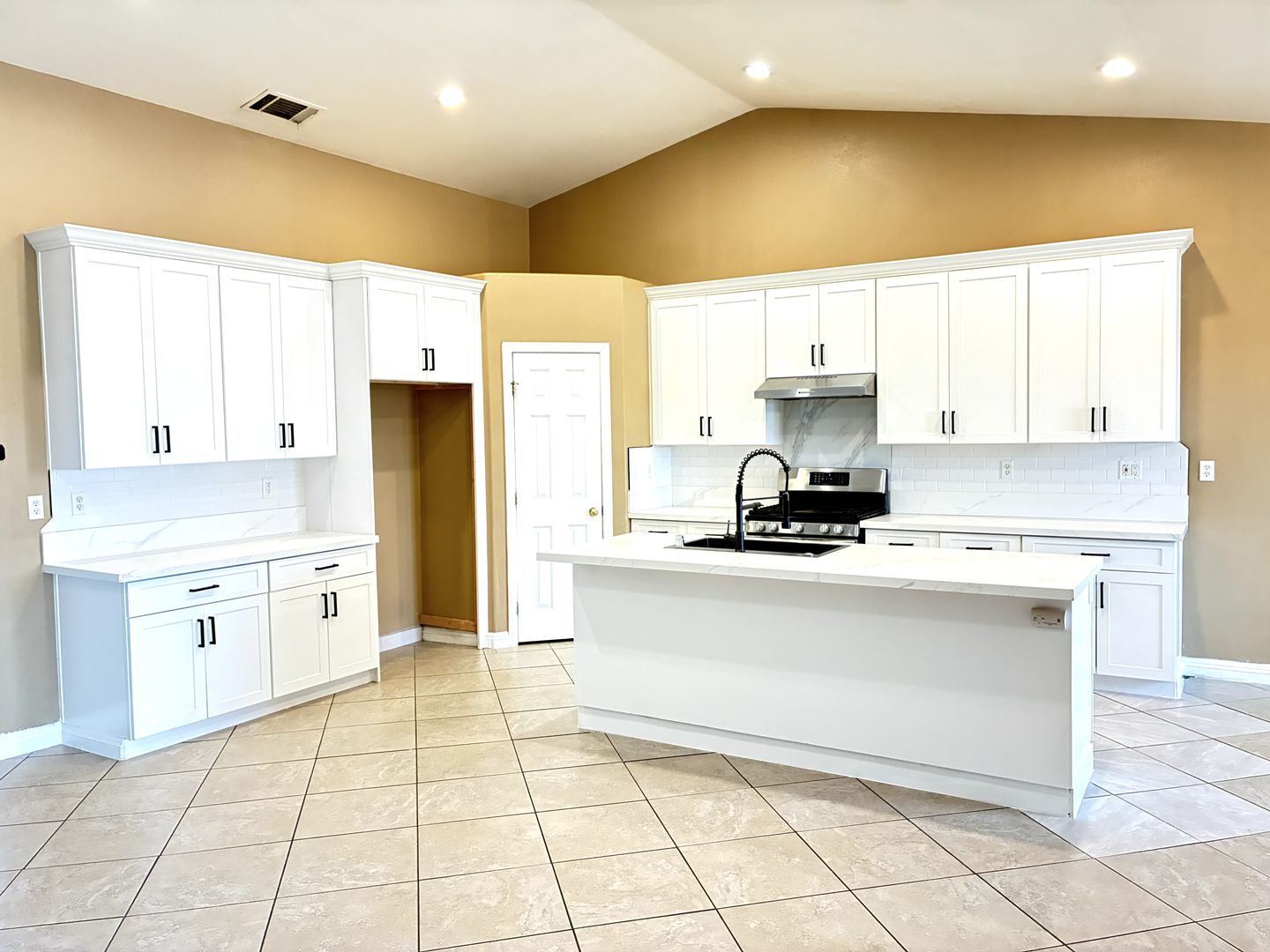 16280 Sultana St - Hesperia - California - 4 bed, 2 bath rental property