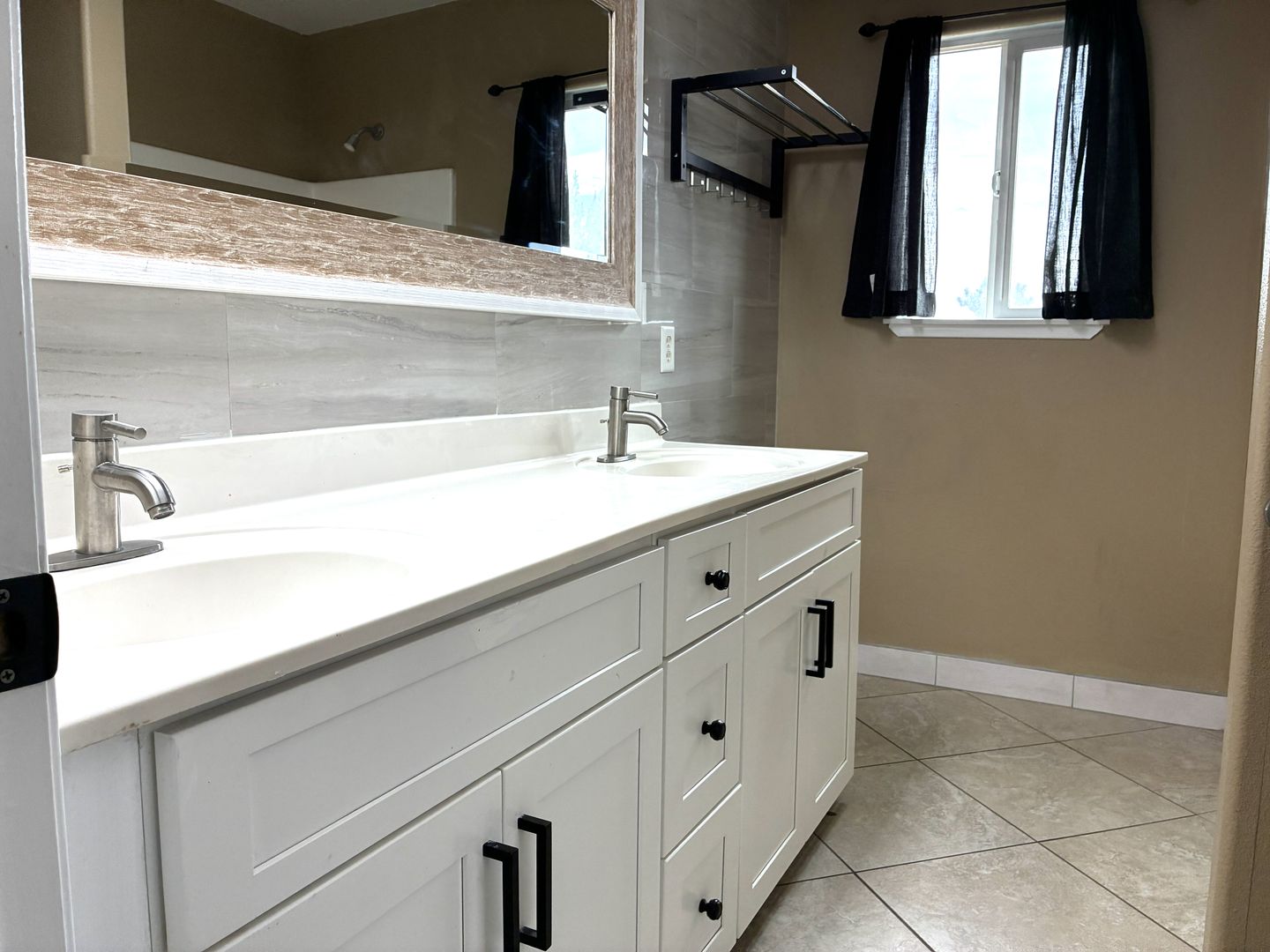 16280 Sultana St - Hesperia - California - 4 bed, 2 bath rental property