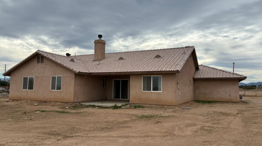 16280 Sultana St - Hesperia - California - 4 bed, 2 bath rental property