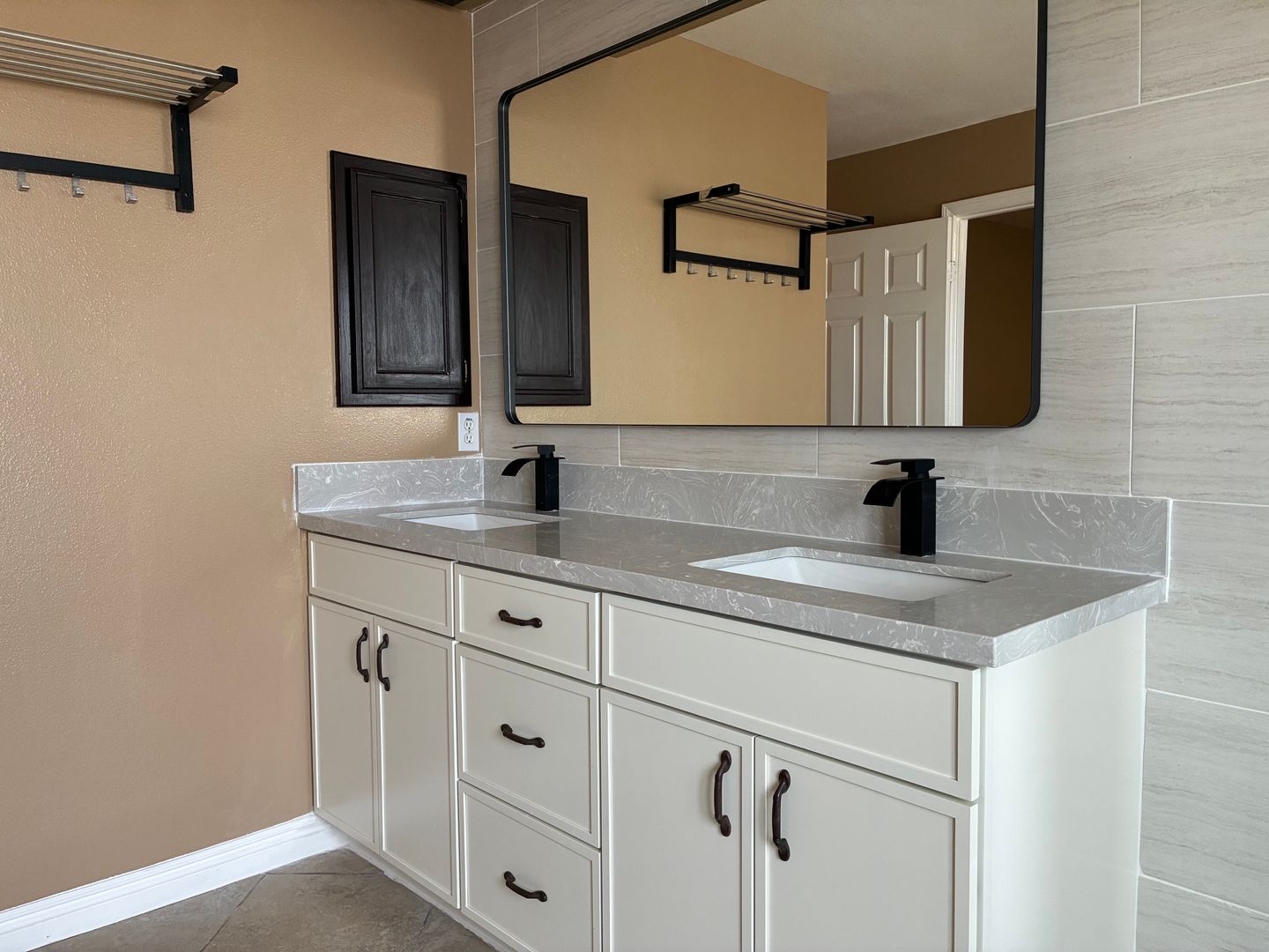 16280 Sultana St - Hesperia - California - 4 bed, 2 bath rental property