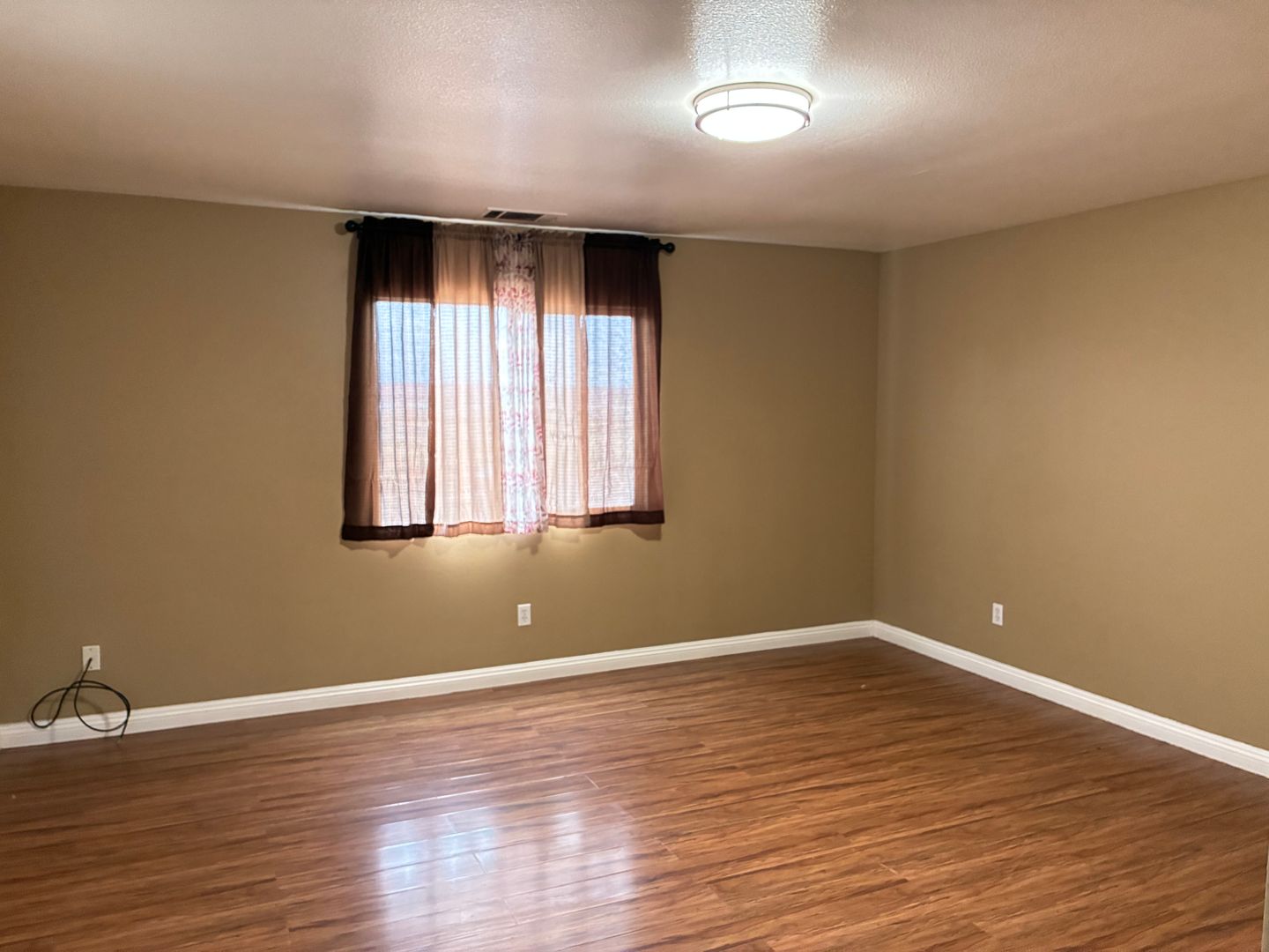 16280 Sultana St - Hesperia - California - 4 bed, 2 bath rental property