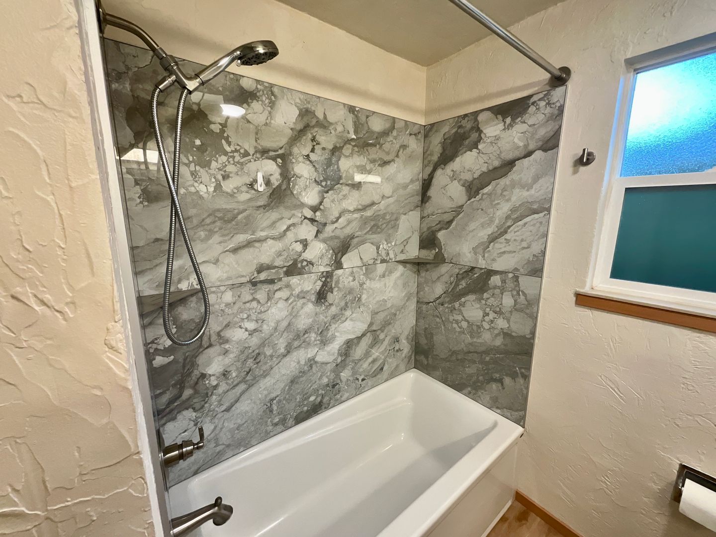 1907 37th St - Everett - Washington - 1 bed, 1 bath rental property