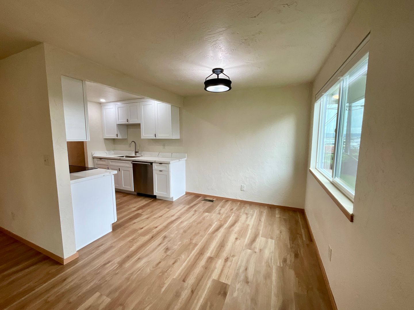 1907 37th St - Everett - Washington - 1 bed, 1 bath rental property