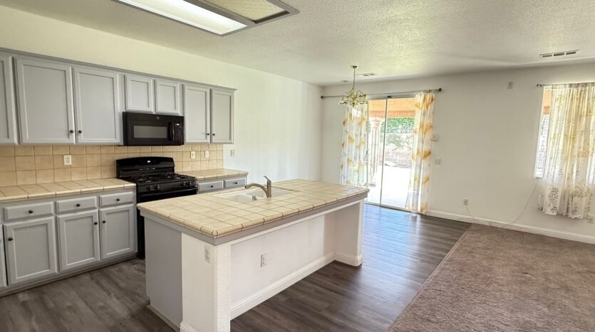 2324 N Peppertree St - Visalia - California - 3 bed, 2 bath rental property
