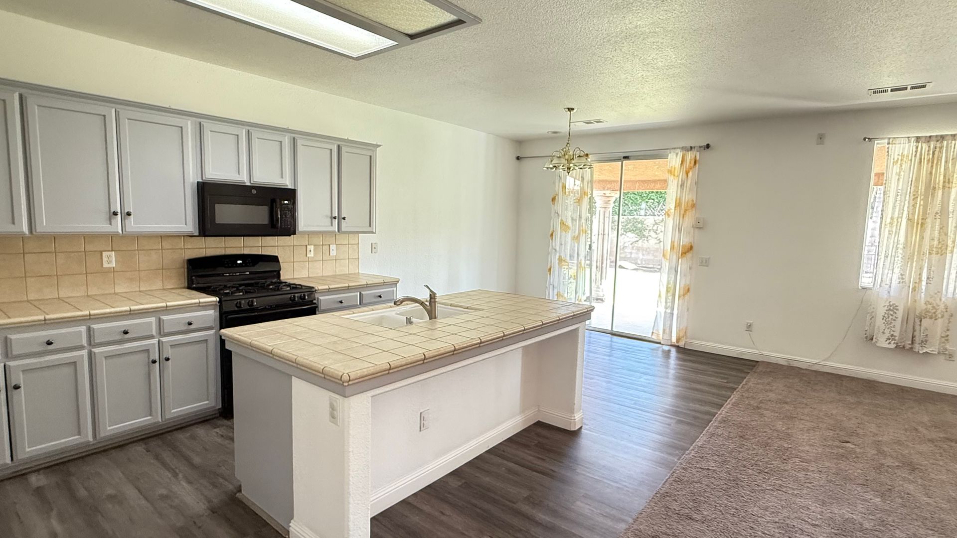 2324 N Peppertree St - Visalia - California - 3 bed, 2 bath rental property