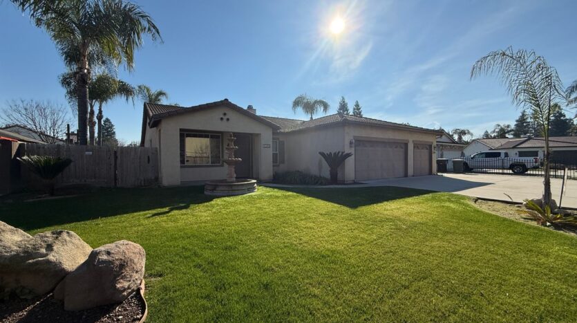 2324 N Peppertree St - Visalia - California - 3 bed, 2 bath rental property