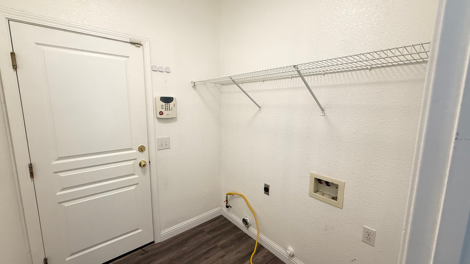 2324 N Peppertree St - Visalia - California - 3 bed, 2 bath rental property