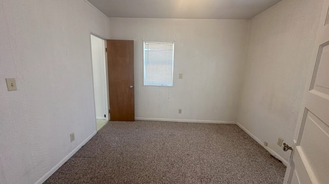 320 Pardee Avenue - Susanville - California - 2 bed, 1 bath rental property