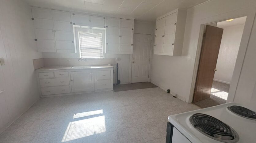 320 Pardee Avenue - Susanville - California - 2 bed, 1 bath rental property