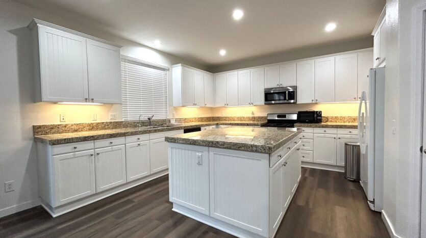 35291 Trevino Trl - Beaumont - California - 5 bed, 2.5 bath rental property