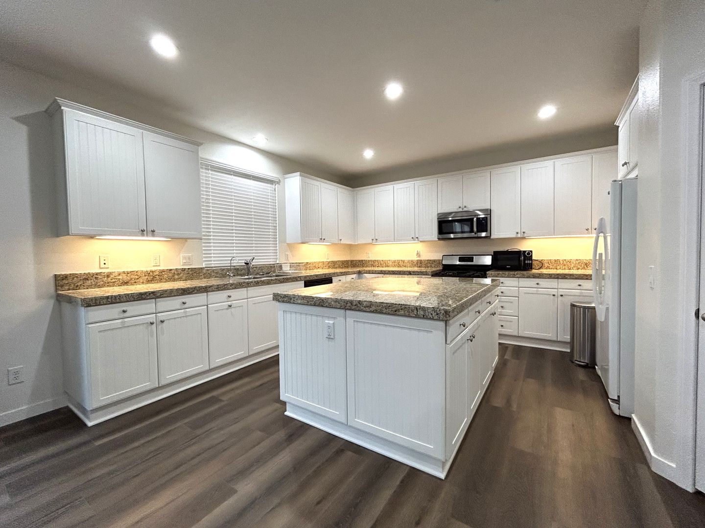 35291 Trevino Trl - Beaumont - California - 5 bed, 2.5 bath rental property