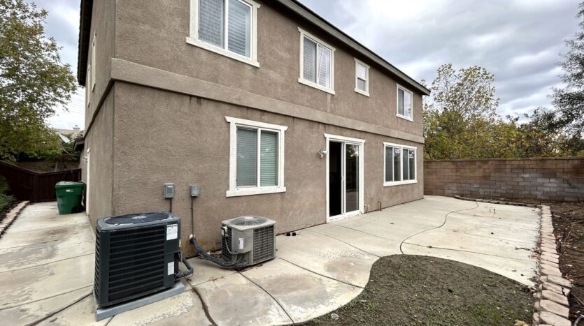 35291 Trevino Trl - Beaumont - California - 5 bed, 2.5 bath rental property