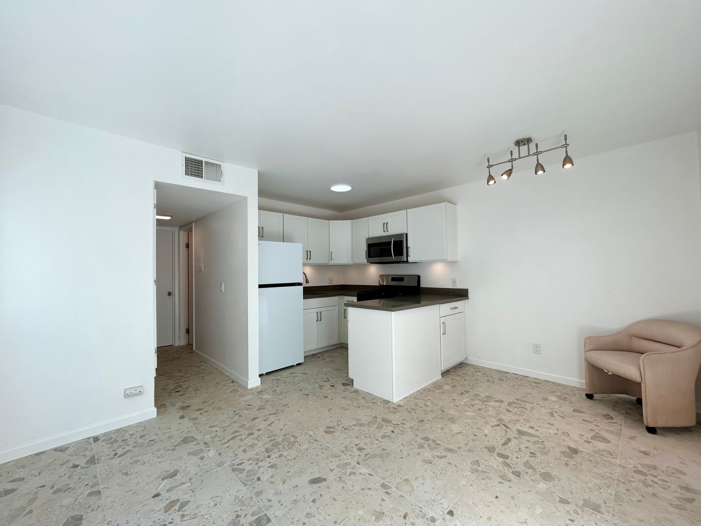 3777 E Calle De Carlos - Unit 04 - Palm Springs - California - 1 bed, 1 bath rental property