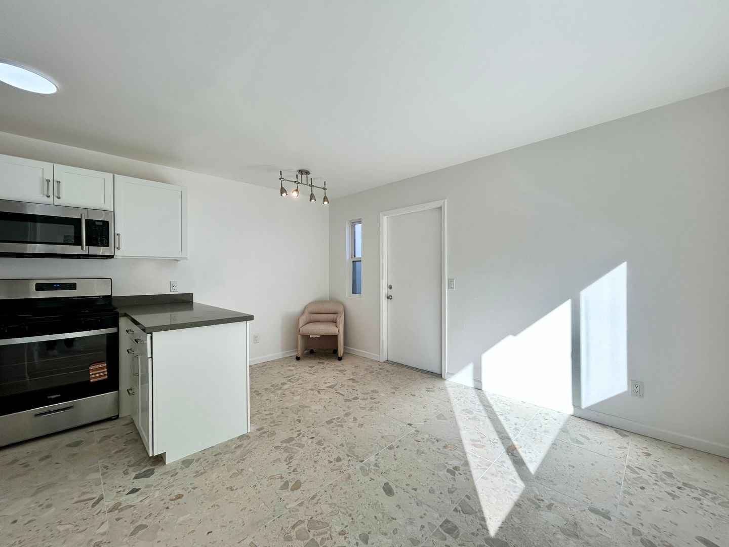 3777 E Calle De Carlos - Unit 04 - Palm Springs - California - 1 bed, 1 bath rental property