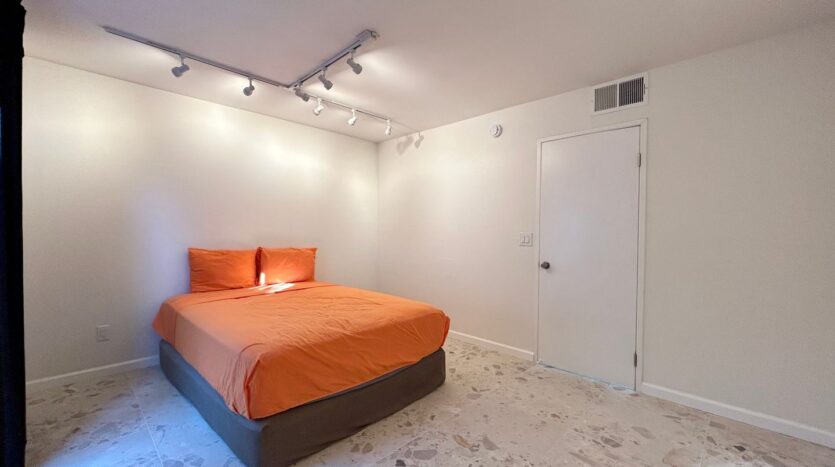 3777 E Calle De Carlos - Unit 04 - Palm Springs - California - 1 bed, 1 bath rental property