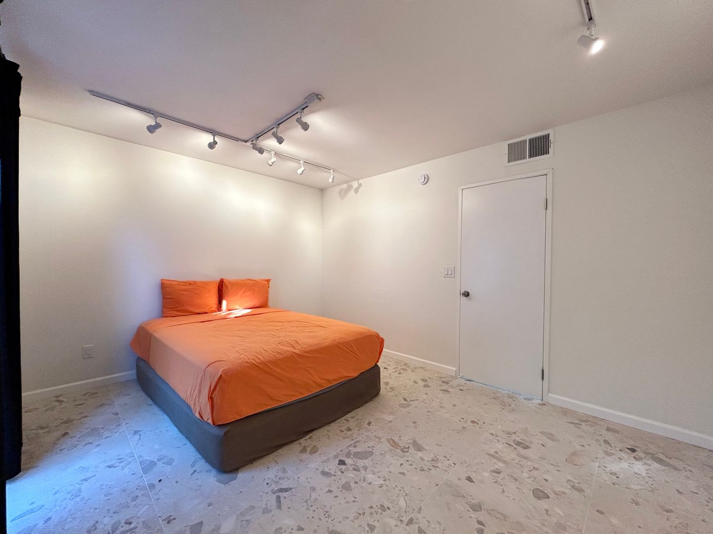 3777 E Calle De Carlos - Unit 04 - Palm Springs - California - 1 bed, 1 bath rental property