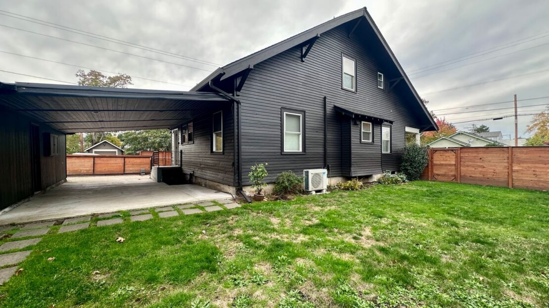 405 E Arlington St.  - Gladstone - Oregon - 4 bed, 2 bath rental property
