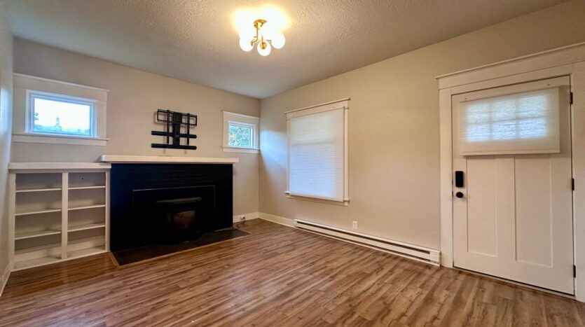 405 E Arlington St.  - Gladstone - Oregon - 4 bed, 2 bath rental property