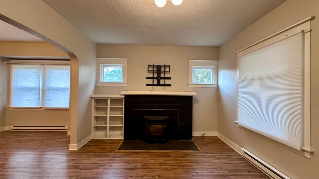 405 E Arlington St.  - Gladstone - Oregon - 4 bed, 2 bath rental property