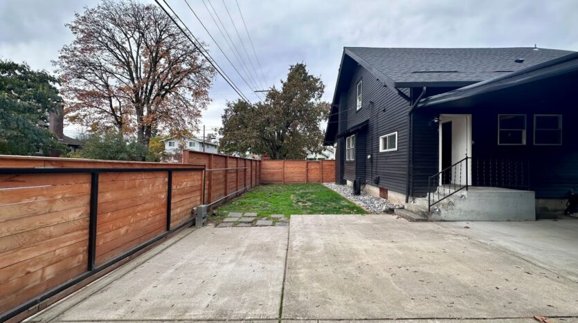 405 E Arlington St.  - Gladstone - Oregon - 4 bed, 2 bath rental property