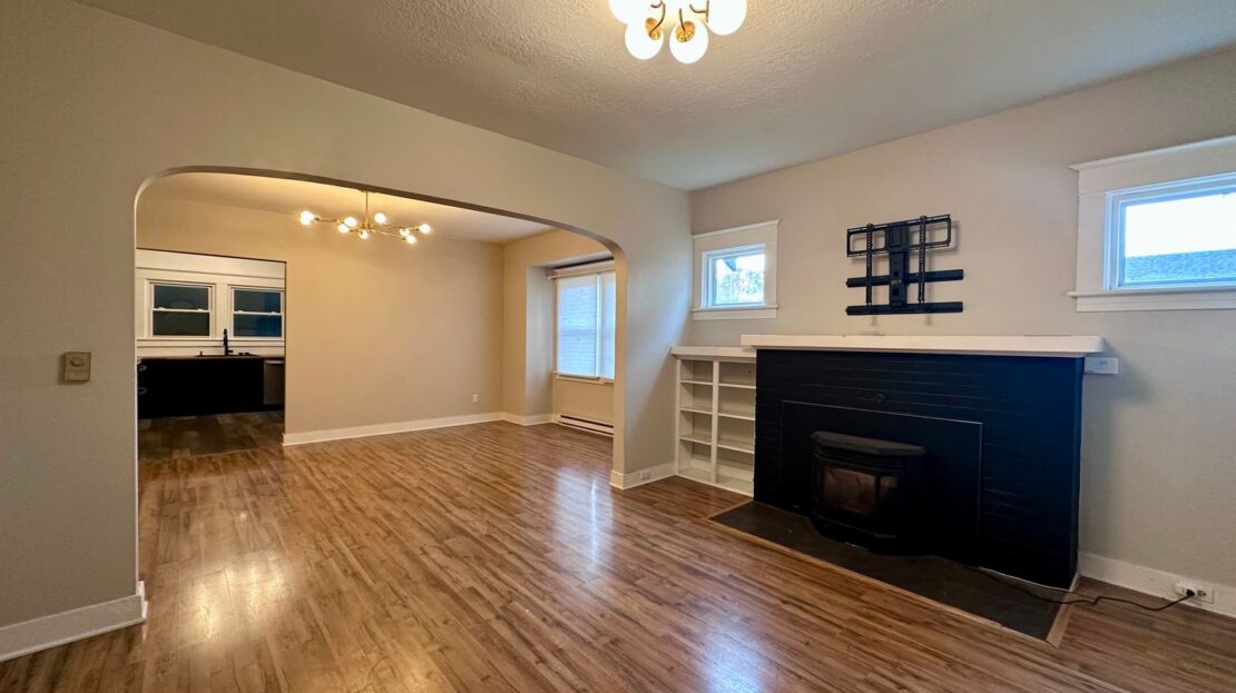 405 E Arlington St.  - Gladstone - Oregon - 4 bed, 2 bath rental property