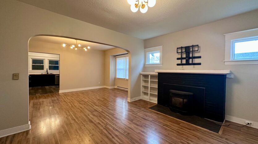 405 E Arlington St.  - Gladstone - Oregon - 4 bed, 2 bath rental property