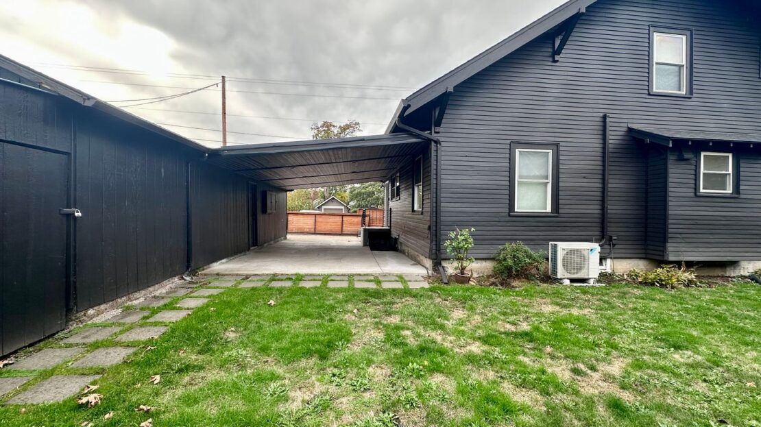 405 E Arlington St.  - Gladstone - Oregon - 4 bed, 2 bath rental property