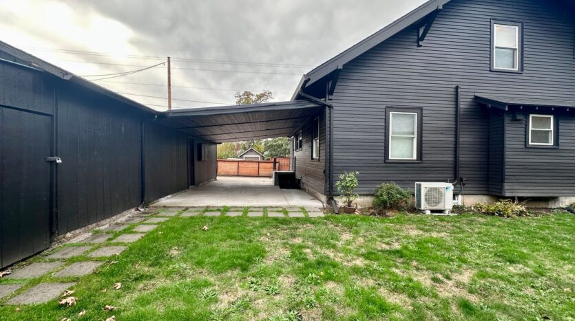 405 E Arlington St.  - Gladstone - Oregon - 4 bed, 2 bath rental property