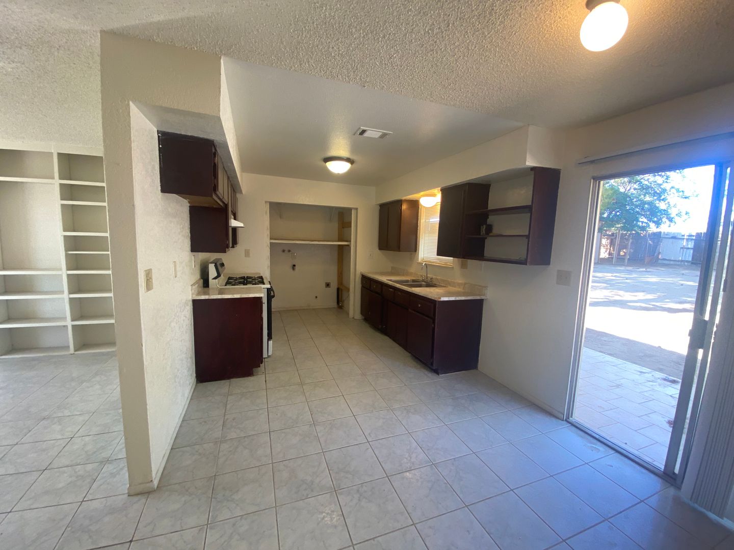 40715 179th St. East - Lancaster - California - 3 bed, 1 bath rental property