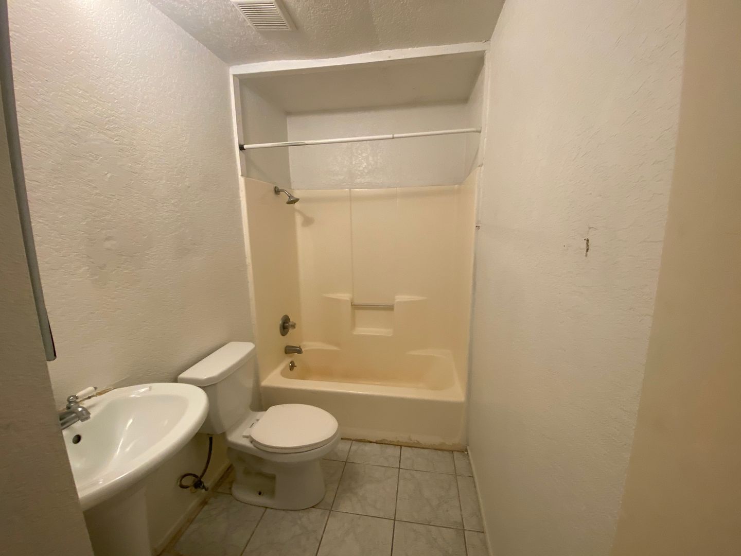 40715 179th St. East - Lancaster - California - 3 bed, 1 bath rental property