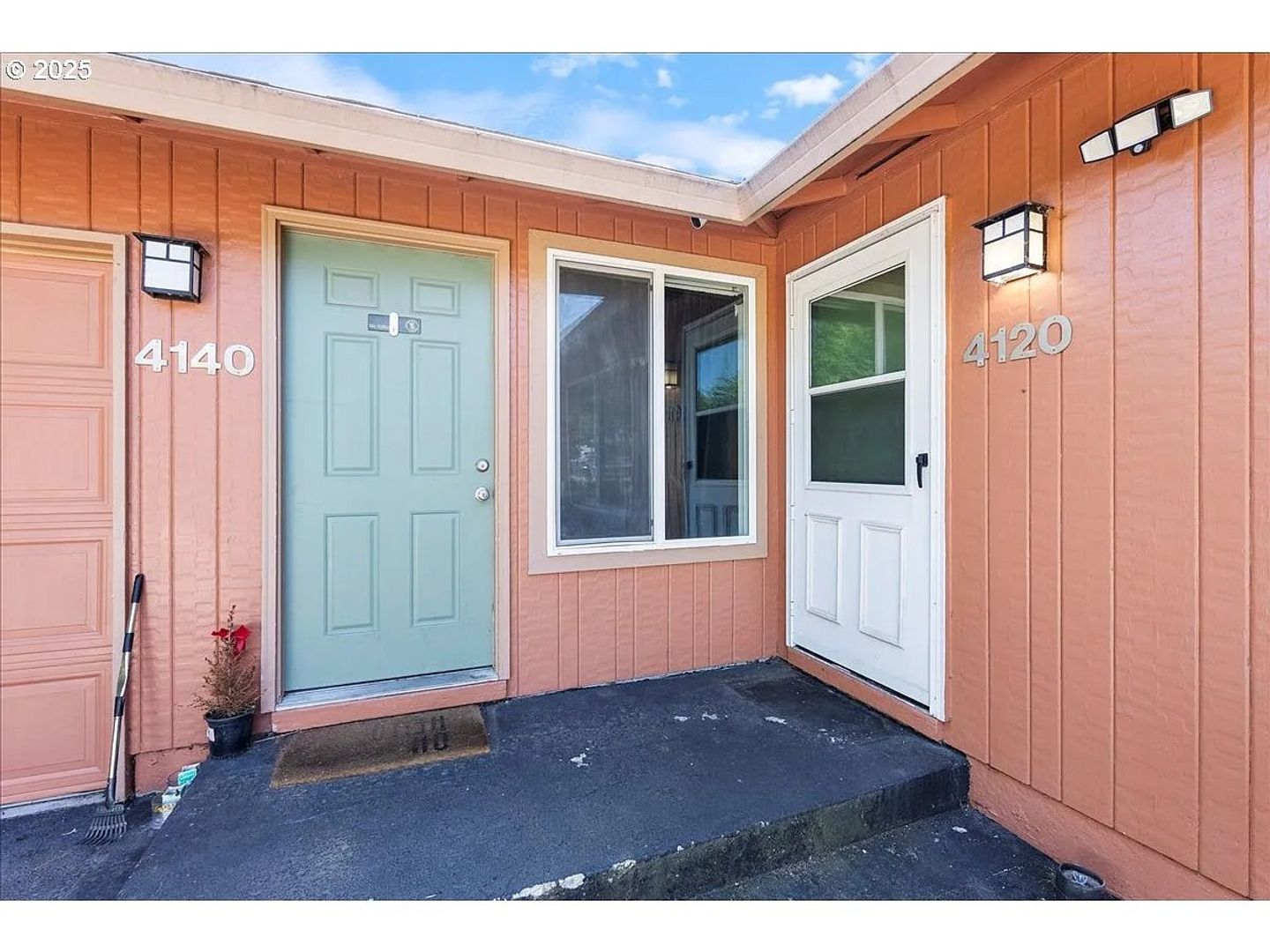 4140 NE 8th St   - Gresham - Oregon - 2 bed, 1 bath rental property