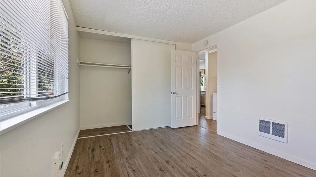 4140 NE 8th St   - Gresham - Oregon - 2 bed, 1 bath rental property