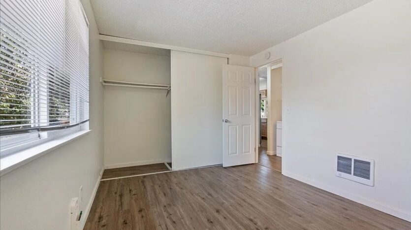 4140 NE 8th St   - Gresham - Oregon - 2 bed, 1 bath rental property