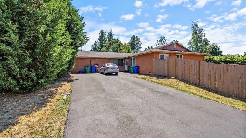 4140 NE 8th St   - Gresham - Oregon - 2 bed, 1 bath rental property