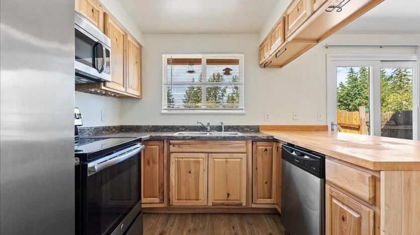 4140 NE 8th St   - Gresham - Oregon - 2 bed, 1 bath rental property