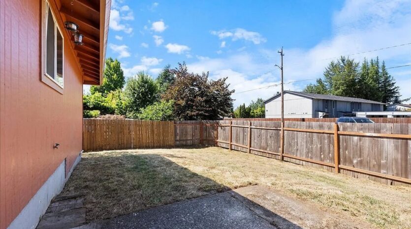 4140 NE 8th St   - Gresham - Oregon - 2 bed, 1 bath rental property