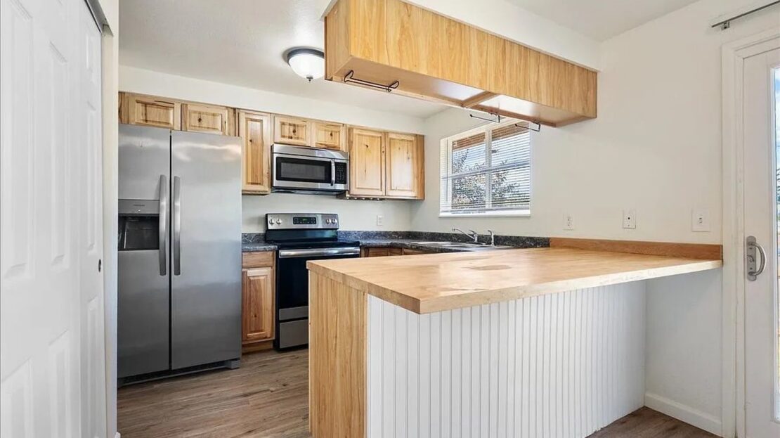 4140 NE 8th St   - Gresham - Oregon - 2 bed, 1 bath rental property