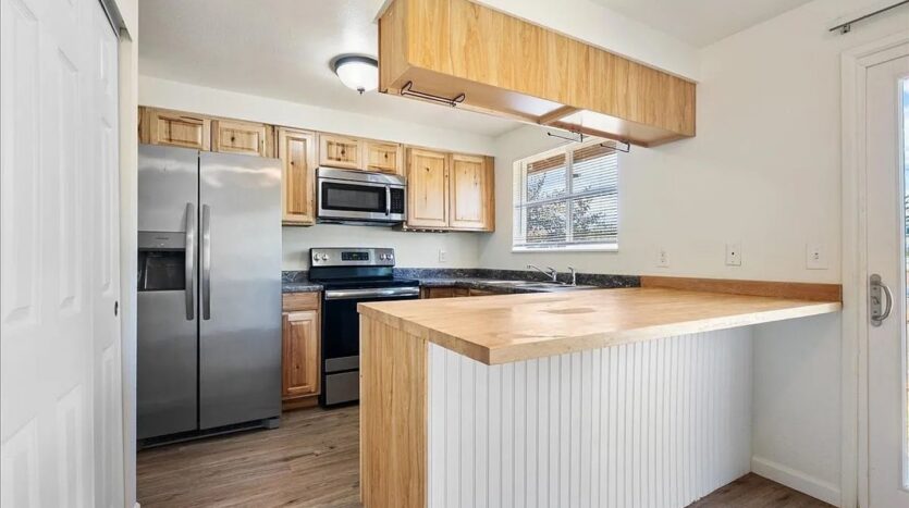 4140 NE 8th St   - Gresham - Oregon - 2 bed, 1 bath rental property