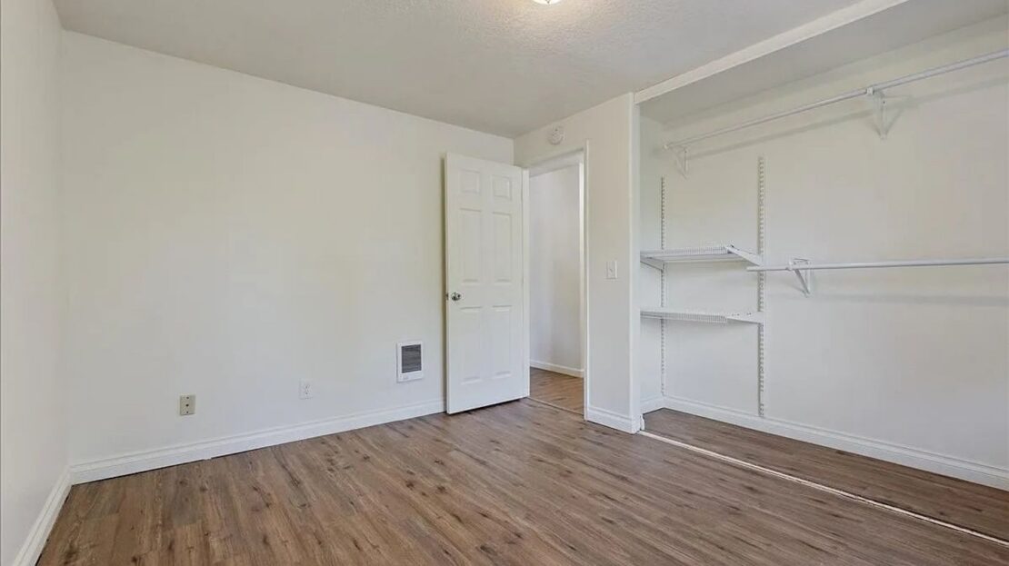 4140 NE 8th St   - Gresham - Oregon - 2 bed, 1 bath rental property
