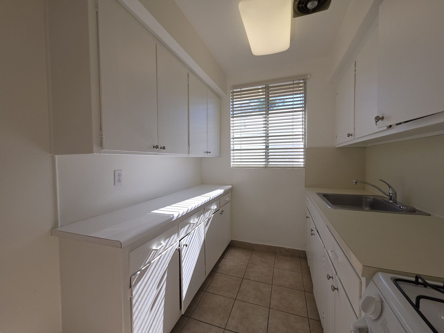 4458 Woodman Avenue #10 - Los Angeles - California - 1 bed, 1 bath rental property